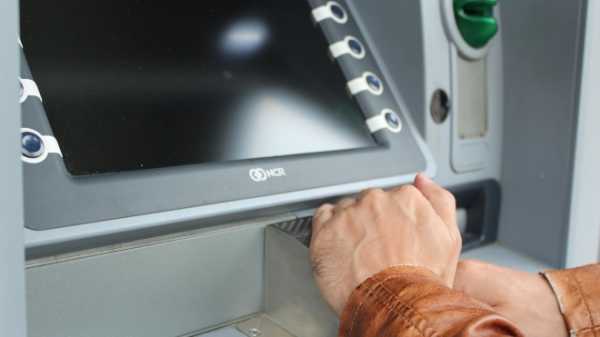 Из Тихвинской больницы вынесли банкомат с 3,5 млн рублей