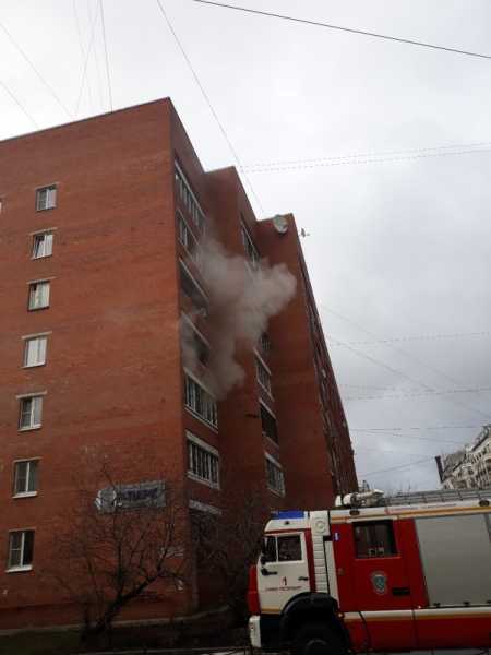 В Петроградском районе вспыхнула квартира в жилом доме2