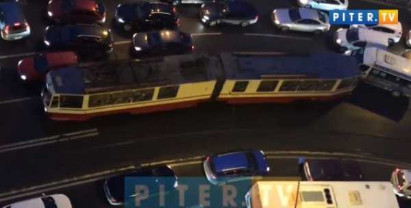 Видео: на въезде в Кудрово образовалась страшная пробка0