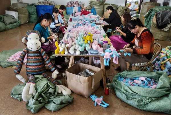 Производство игрушек в Китае Kevin Frayer/Getty Images