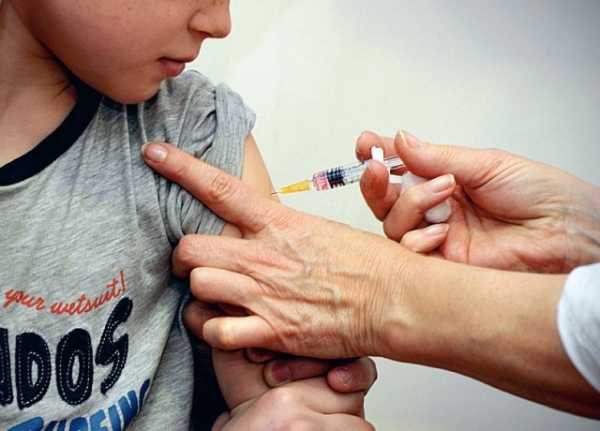 Минпросвещения предложило не пускать детей в школу без прививок0