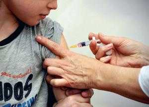 Минпросвещения предложило не пускать детей в школу без прививок