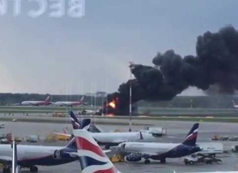 Самолет Москва – Мурманск экстренно вернулся в Шереметьево из-за возгорания