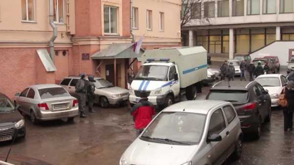 Незнакомец "из налоговой" ограбил ателье в Петербурге
