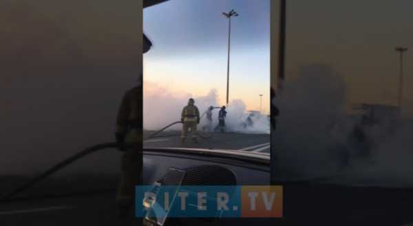Видео: на КАДе выгорел до тла автомобиль 1