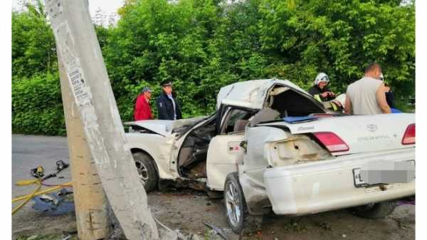 В Куйбышеве иномарка сбила пешехода и врезалась в ЛЭП. Пешеход и пассажир погибли.