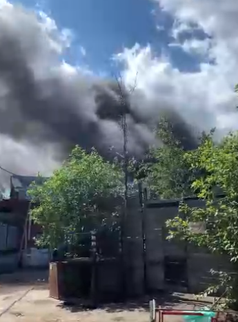 Масштаб возгорания, а также есть ли пострадавшие в МЧС по Петербургу не сообщили. Фото: https://vk.com/spb_today/скрин видео