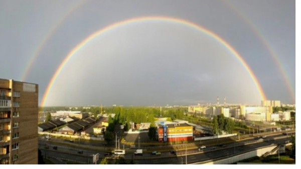 Фото: в небе над Петербургом появилась двойная радуга