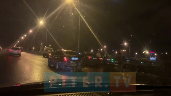 Авария на Дунайском путепроводе: водители не разошлись на дороге1