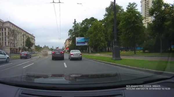 Массовое ДТП на Московском проспекте попало на видео0