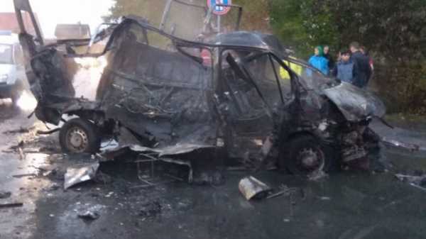 В Кировске – ДТП со взрывом: пострадал пассажир микроавтобуса