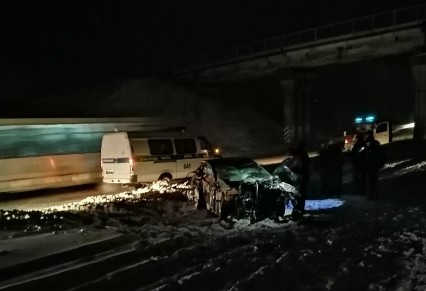 В Кузбассе грузовой поезд разорвал на части легковушку1