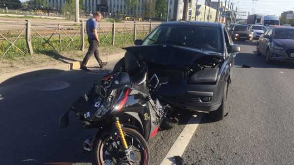 В аварии на Пискаревском проспекте пострадал мотоциклист