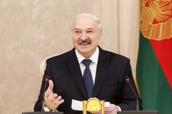 Лукашенко намерен найти тех, кто «подкинул» ему коронавирус0