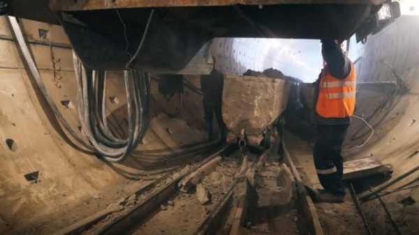 В шахте метро Петербурга произошло задымление
