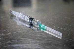 Прививку от гриппа сделали более 314 тысяч петербуржцев
