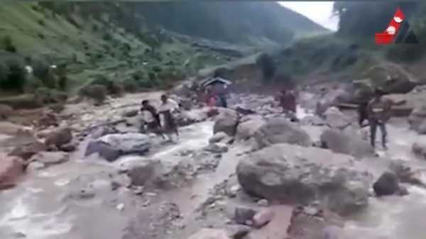 В Непале 11 человек погибли в результате схода оползня0