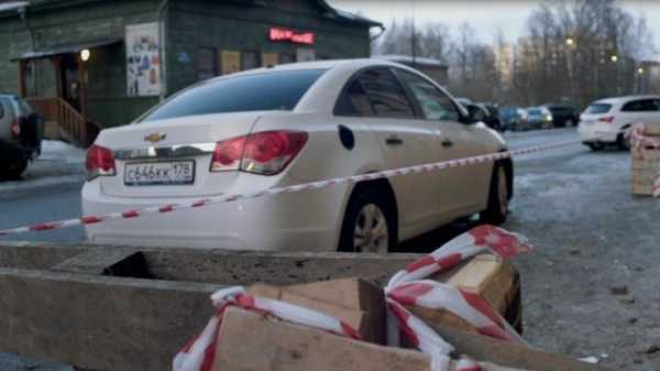 В Казани во время мытья окон упала с 5 этажа и погибла студентка 