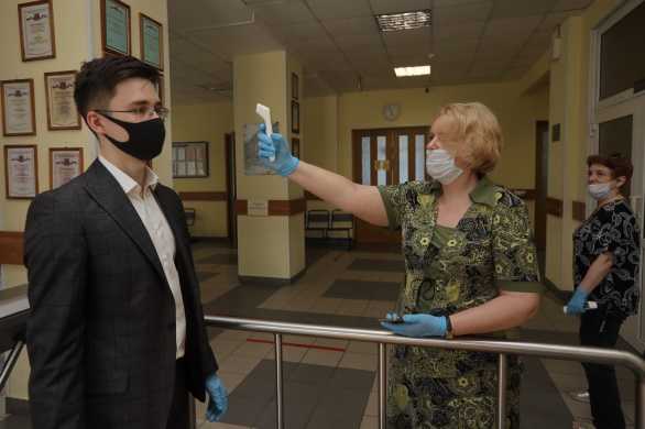 Стало известно, какие ограничения вводят в школах Петербурга из-за коронавируса0