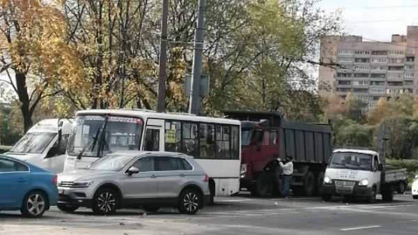 Три маршрутки попали в ДТП в разных районах Петербурга