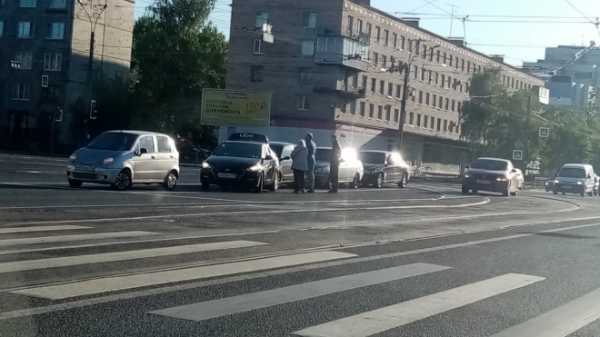 В Невском районе собрался паровозик из пяти машин