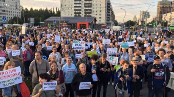 Петербуржцы вышли на митинг в защиту Муринского парка