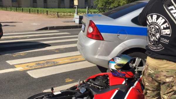 Мотоциклист и сотрудник ДПС не смогли разъехаться на Варшавской улице 