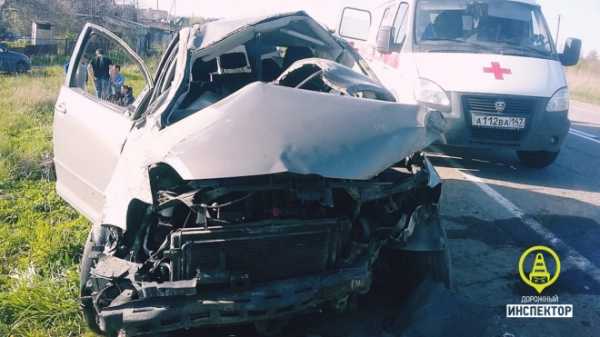 В аварии в Ломоносовском районе пострадали двое