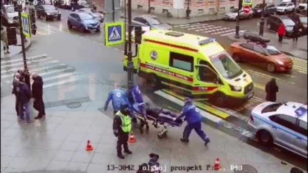 Видео: у БЦ на Большом проспекте П.С. петербуржец ударил мужчину ножом в глаз0