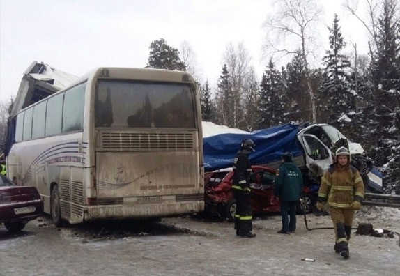 В Пермском крае автобус со школьниками попал в массовое ДТП1