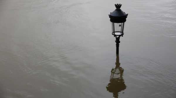 Уровень воды в Неве из-за дождей поднялся на 121 сантиметр