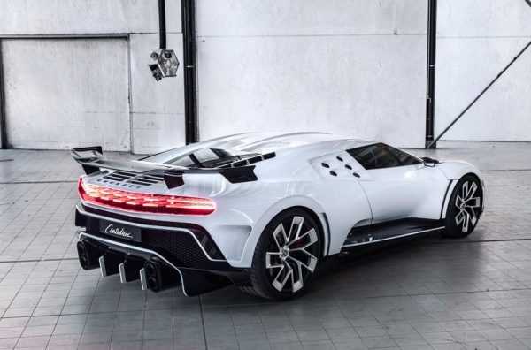 Презентацию самого мощного серийного Bugatti провели в Калифорнии