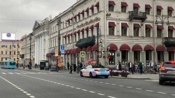 На "знаменитом" месте парковки Боярского в Петербурге заметили разноцветный BMW 