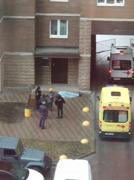 Мужчина разбился, выпав из окна на улице Шкапина1