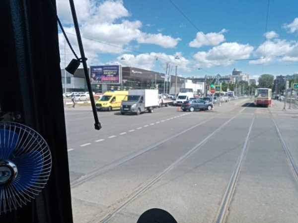 Водитель во время эпилептического припадка снес светофор в Приморском районе1