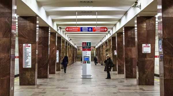 После смены руководителя петербургского метро у пассажиров стали проверять наличие маски0