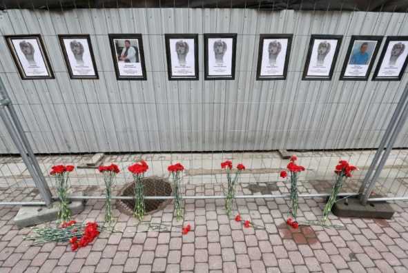 Мемориал погибшим медикам пока не будут убирать с Малой Садовой0