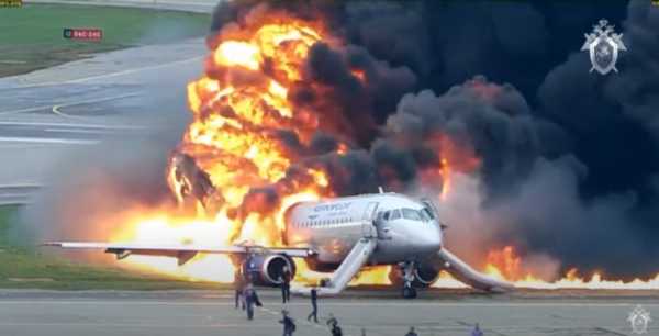 Появилось полное видео авиакатастрофы SSJ-100 в Шереметьево0