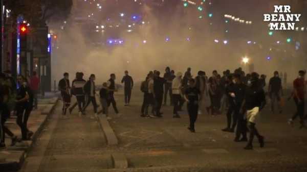 Полиция применила слезоточивый газ на Елисейских полях против болельщиков1