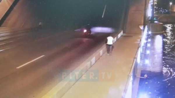 В Петербурге погиб мотоциклист, пытавшийся перепрыгнуть разведенный мост0