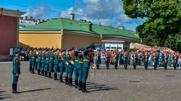  Парад почетного караула ЗВО в Петербурге озвучат на иностранных языках