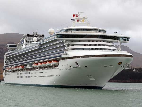Еще у 41 пассажира круизного судна в Японии нашли коронавирус0