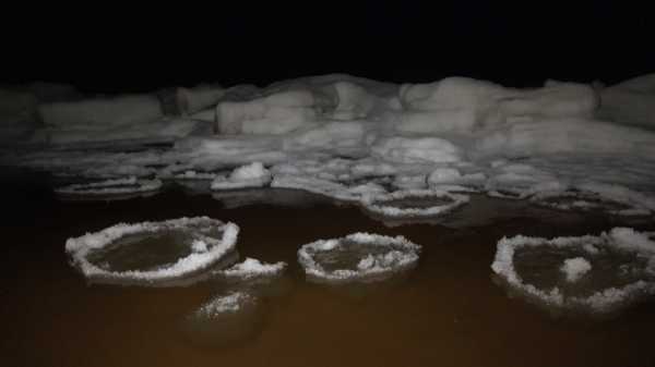 На Ладожском озере заметили ледяные диски 1