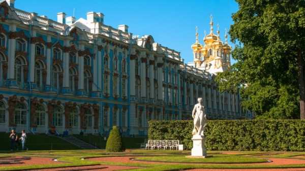 Музеи Петербурга начали борьбу с перекупщиками 