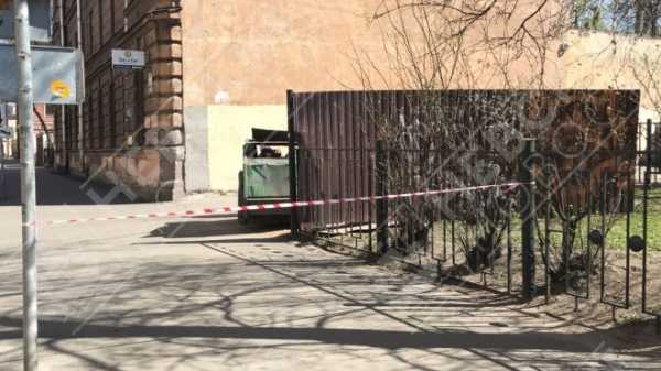 В мусорном баке на Курляндской улице нашли мертвого младенца