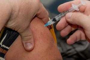 Прививки от гриппа сделали 779 тысяч петербуржцев