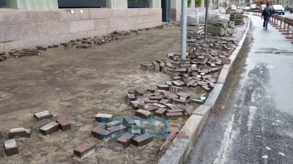Видео: продолжаются ремонтные работы на проспекте Добролюбова3