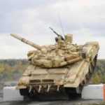 Танк Т-90 вошел в пятерку лучшей военной техники за 2016