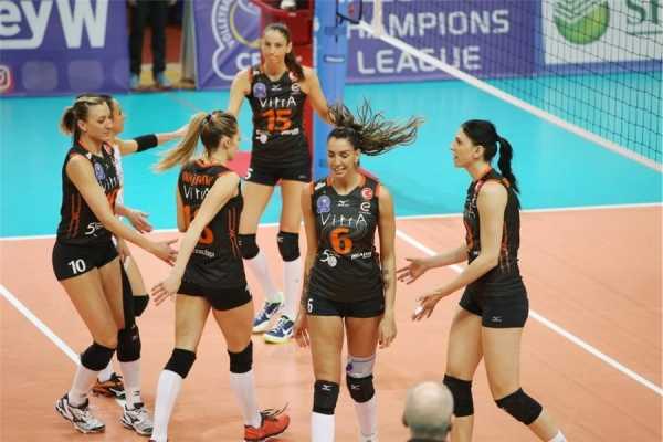 После упорной борьбы «Уралочка» уступила турецким волейболисткам
