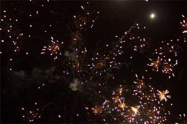 Около тысячи «светлячков» прошли по улицам Нижнего Тагила